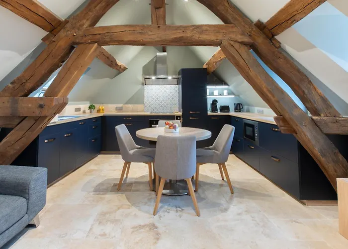 Escale De Giulia * Бон